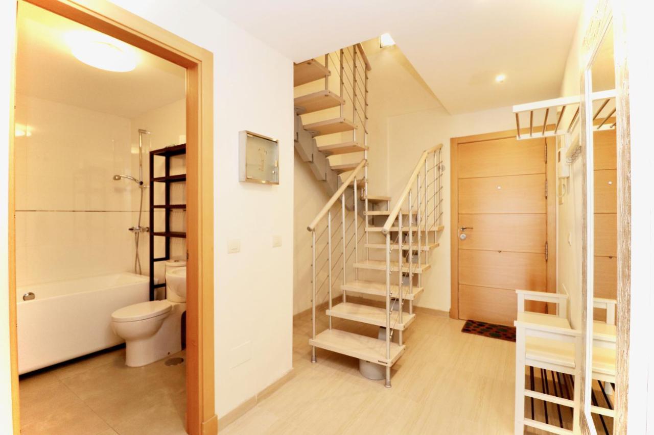 פואנגירולה Modern Penthouse Apartment - 1 Min From The Beach מראה חיצוני תמונה