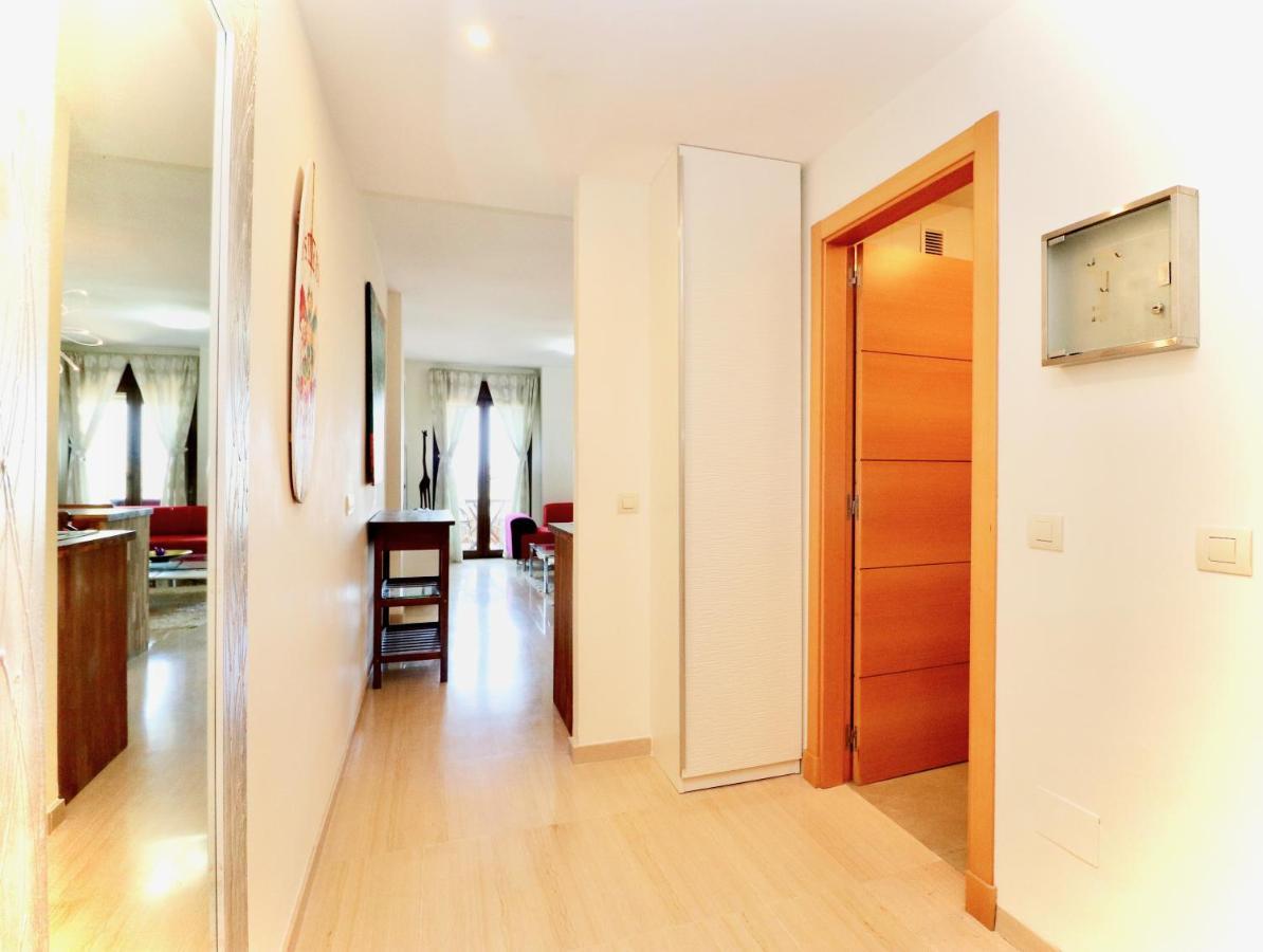 פואנגירולה Modern Penthouse Apartment - 1 Min From The Beach מראה חיצוני תמונה