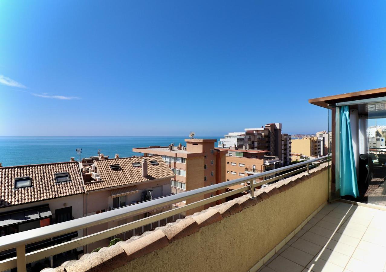 פואנגירולה Modern Penthouse Apartment - 1 Min From The Beach מראה חיצוני תמונה