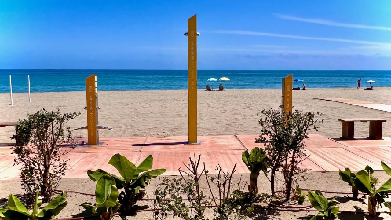 פואנגירולה Modern Penthouse Apartment - 1 Min From The Beach מראה חיצוני תמונה