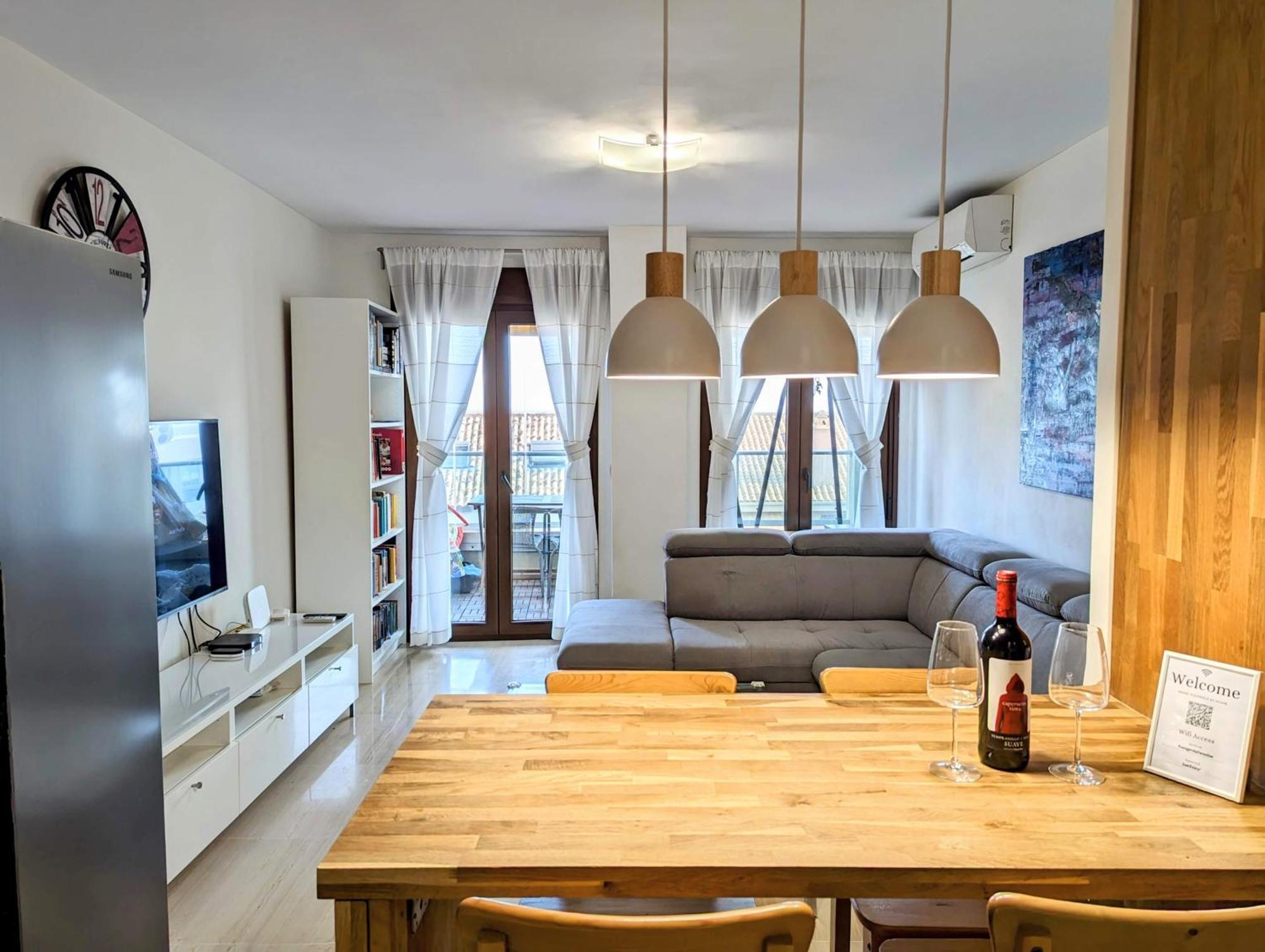 פואנגירולה Modern Penthouse Apartment - 1 Min From The Beach מראה חיצוני תמונה