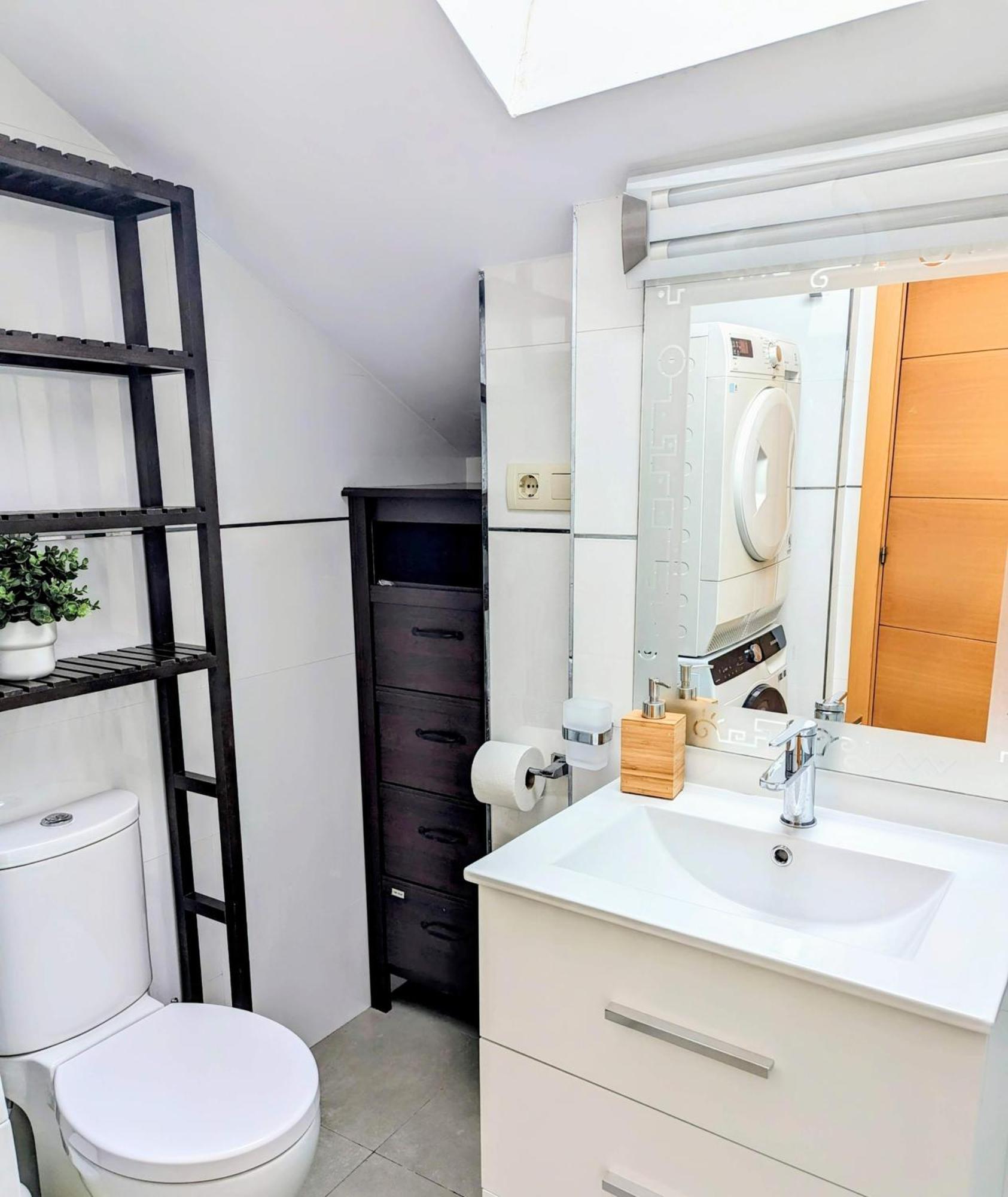 פואנגירולה Modern Penthouse Apartment - 1 Min From The Beach מראה חיצוני תמונה