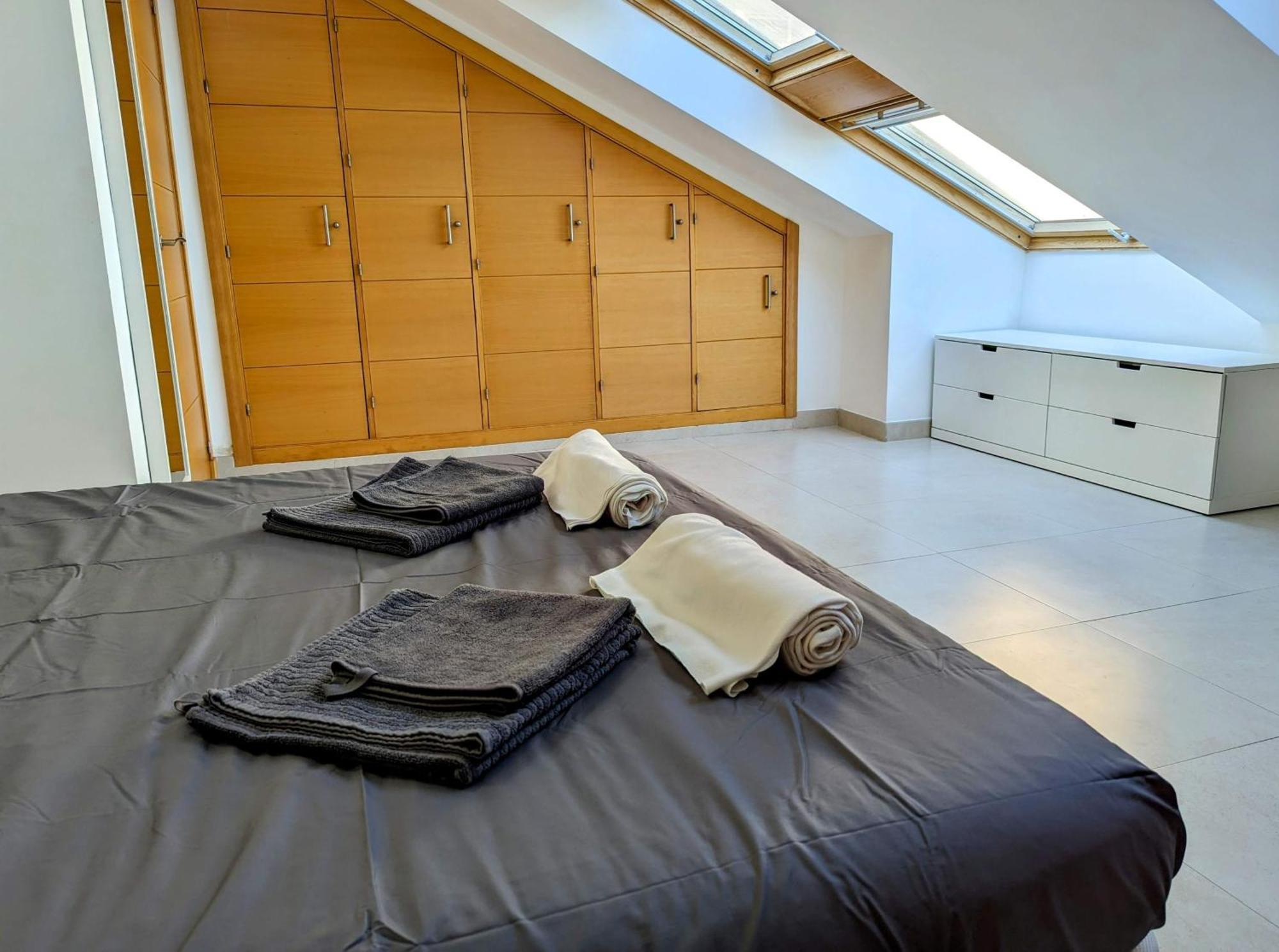 פואנגירולה Modern Penthouse Apartment - 1 Min From The Beach מראה חיצוני תמונה