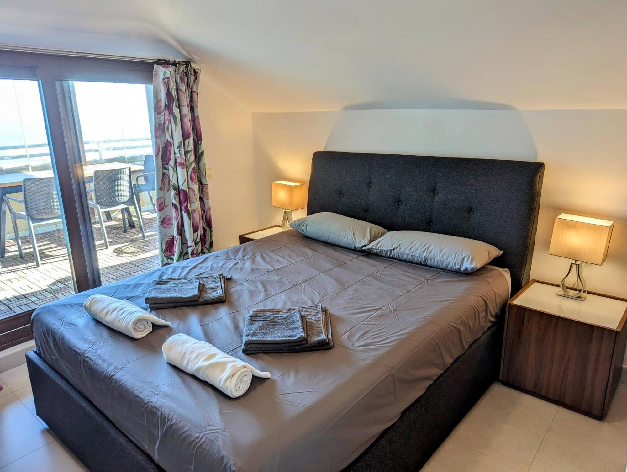 פואנגירולה Modern Penthouse Apartment - 1 Min From The Beach מראה חיצוני תמונה