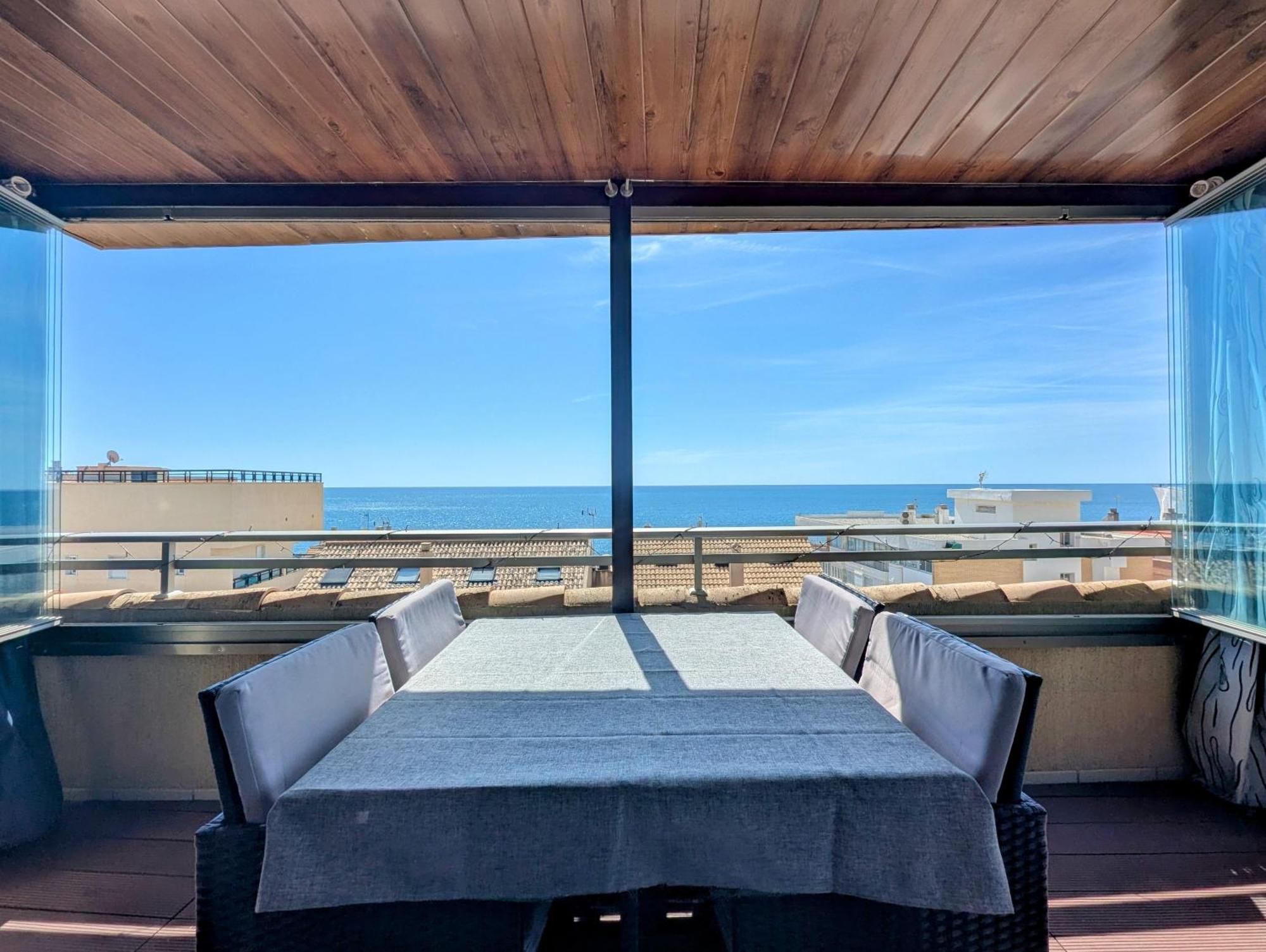 פואנגירולה Modern Penthouse Apartment - 1 Min From The Beach מראה חיצוני תמונה