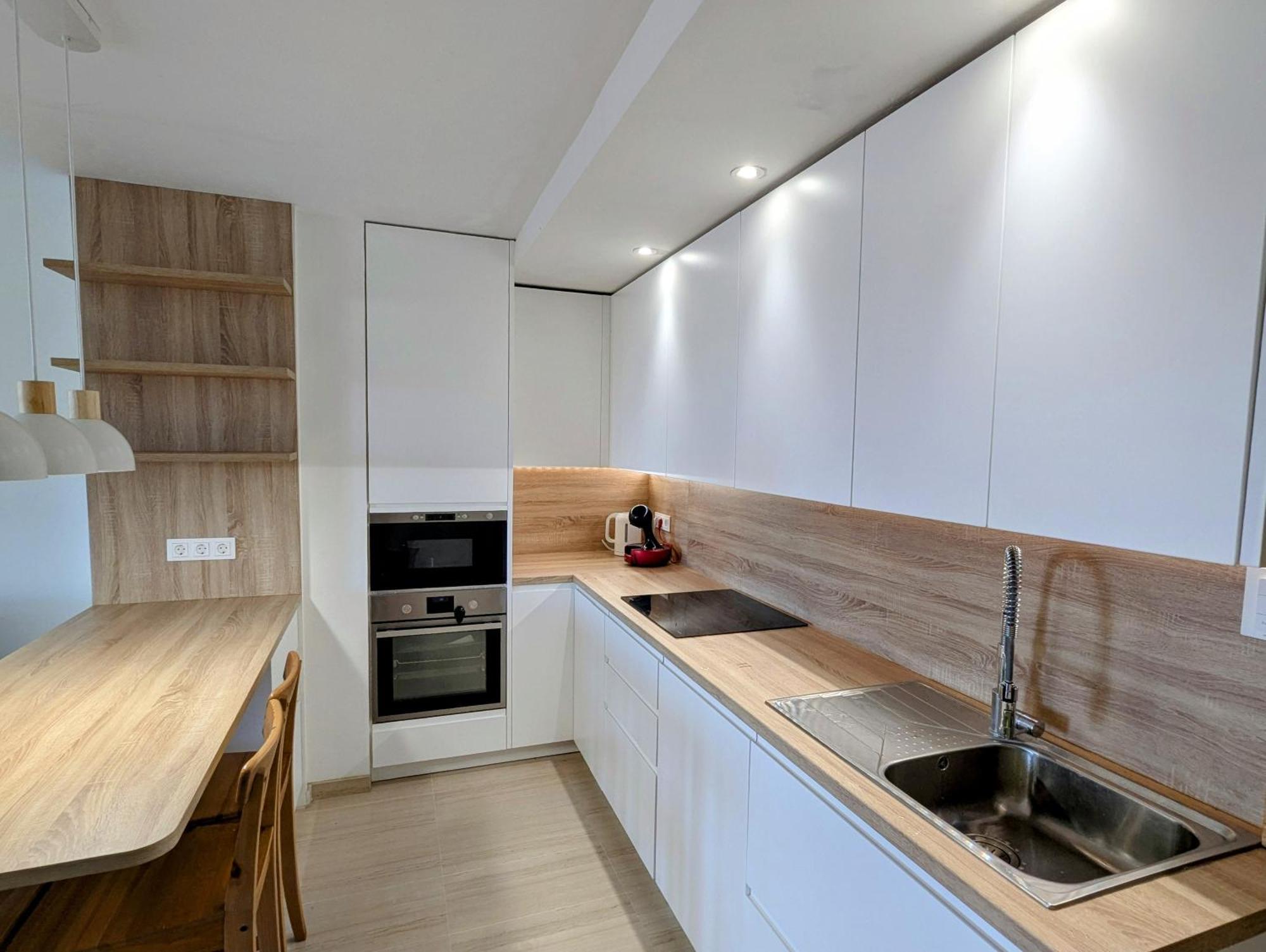 פואנגירולה Modern Penthouse Apartment - 1 Min From The Beach מראה חיצוני תמונה
