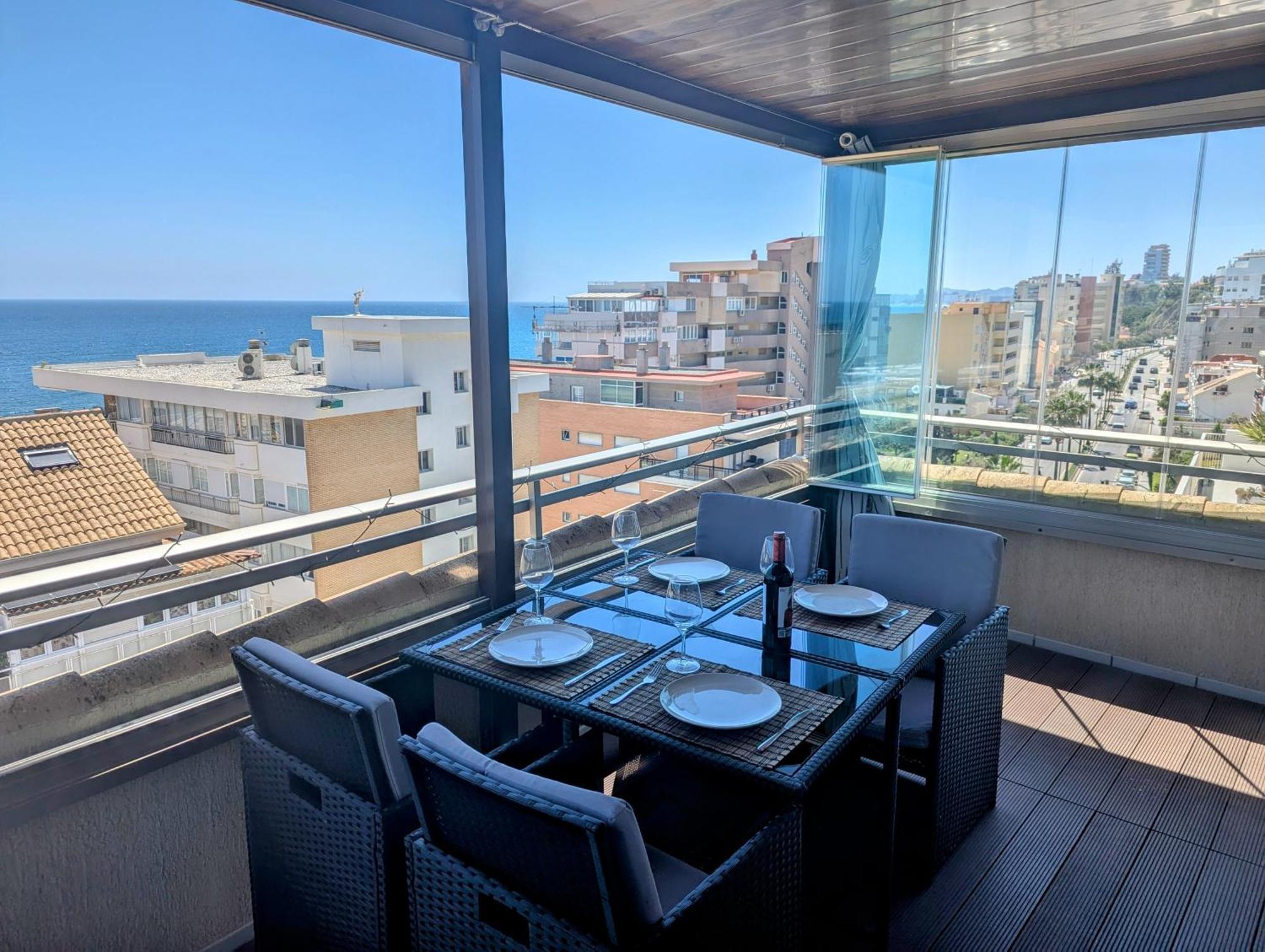 פואנגירולה Modern Penthouse Apartment - 1 Min From The Beach מראה חיצוני תמונה