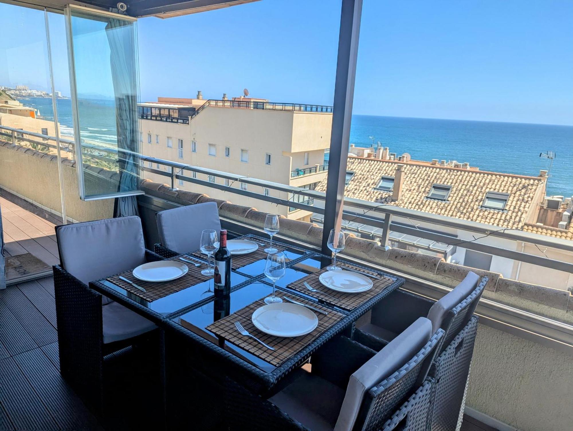 פואנגירולה Modern Penthouse Apartment - 1 Min From The Beach מראה חיצוני תמונה