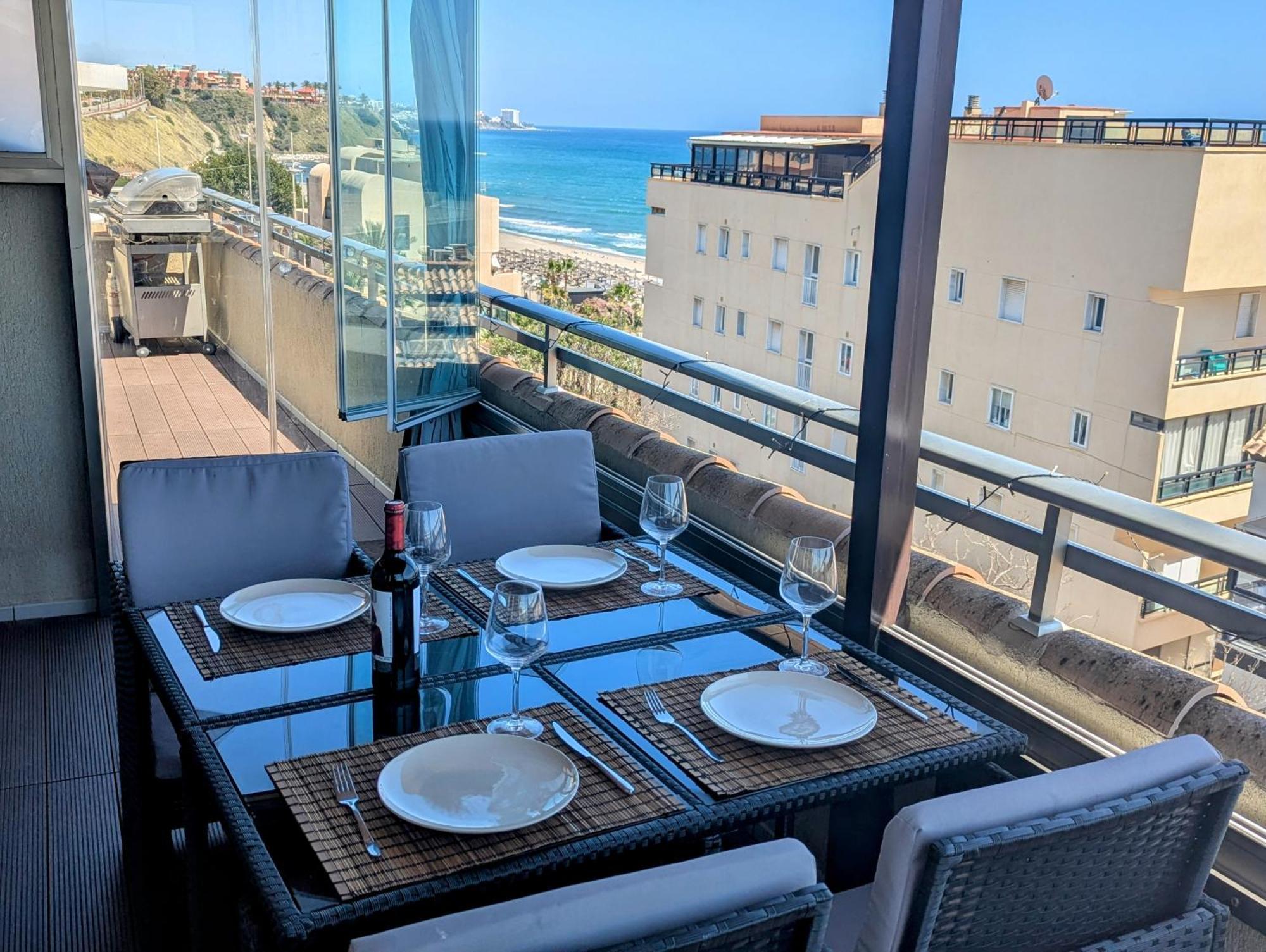 פואנגירולה Modern Penthouse Apartment - 1 Min From The Beach מראה חיצוני תמונה