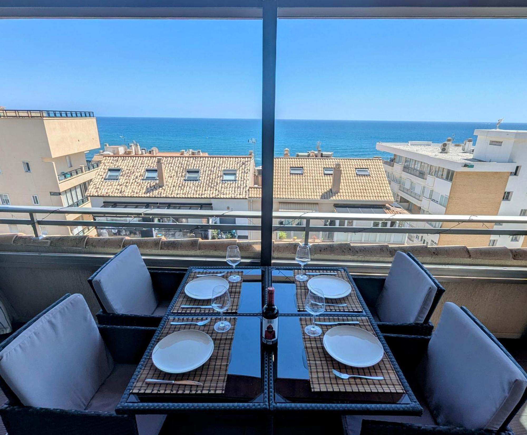 פואנגירולה Modern Penthouse Apartment - 1 Min From The Beach מראה חיצוני תמונה